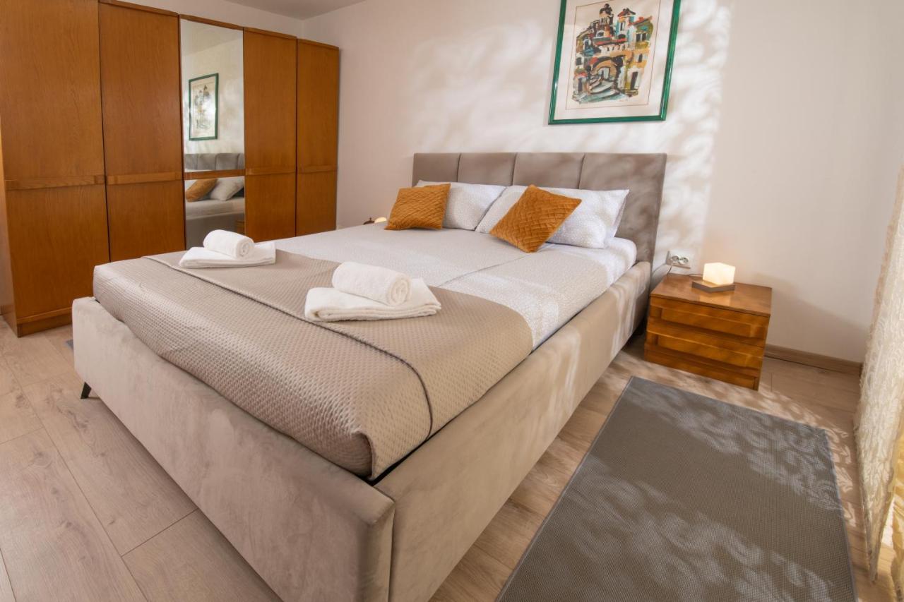 Apartman Point Pula Exteriör bild