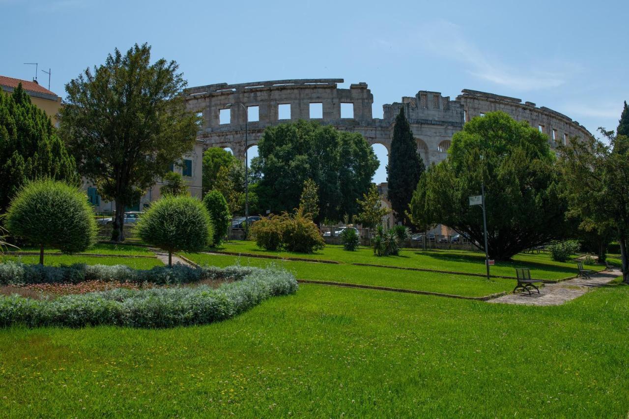 Apartman Point Pula Exteriör bild